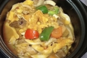平菇别再炒了,简单易做平菇肉片煲家常做法,有肉有菜越煲越香