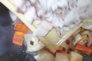 清炒鱿鱼的做法,这样做出的风味鱿鱼下酒下饭脆嫩鲜香比饭店好吃