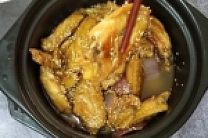 洋葱鸡翅煲,不放一滴水鸡翅最香的做法外滑里嫩超美味