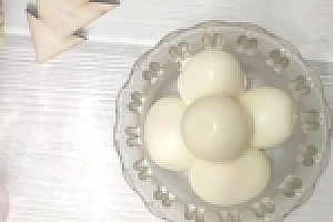 水煮鸡蛋只需加入这个东西,营养不流失香嫩可口不粘壳