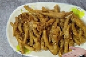 港式鼓汁蒸凤爪好吃的做法,香酥入骨,骨肉分离,全家人都爱吃 Hong Kong style steamed chicken feet with drum sauce is delicious